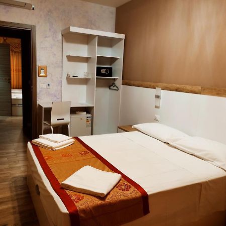 Hotel Venice Tour Местре Екстериор снимка