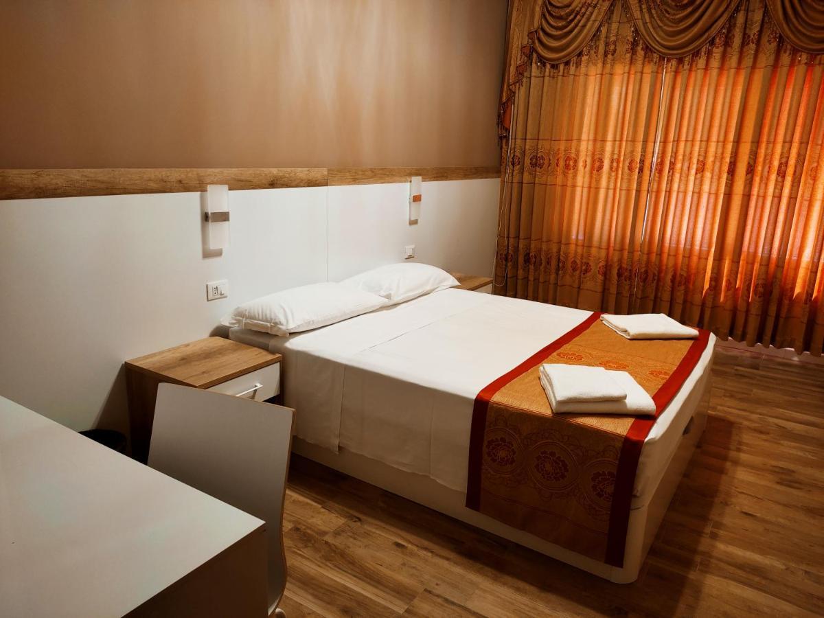 Hotel Venice Tour Местре Екстериор снимка